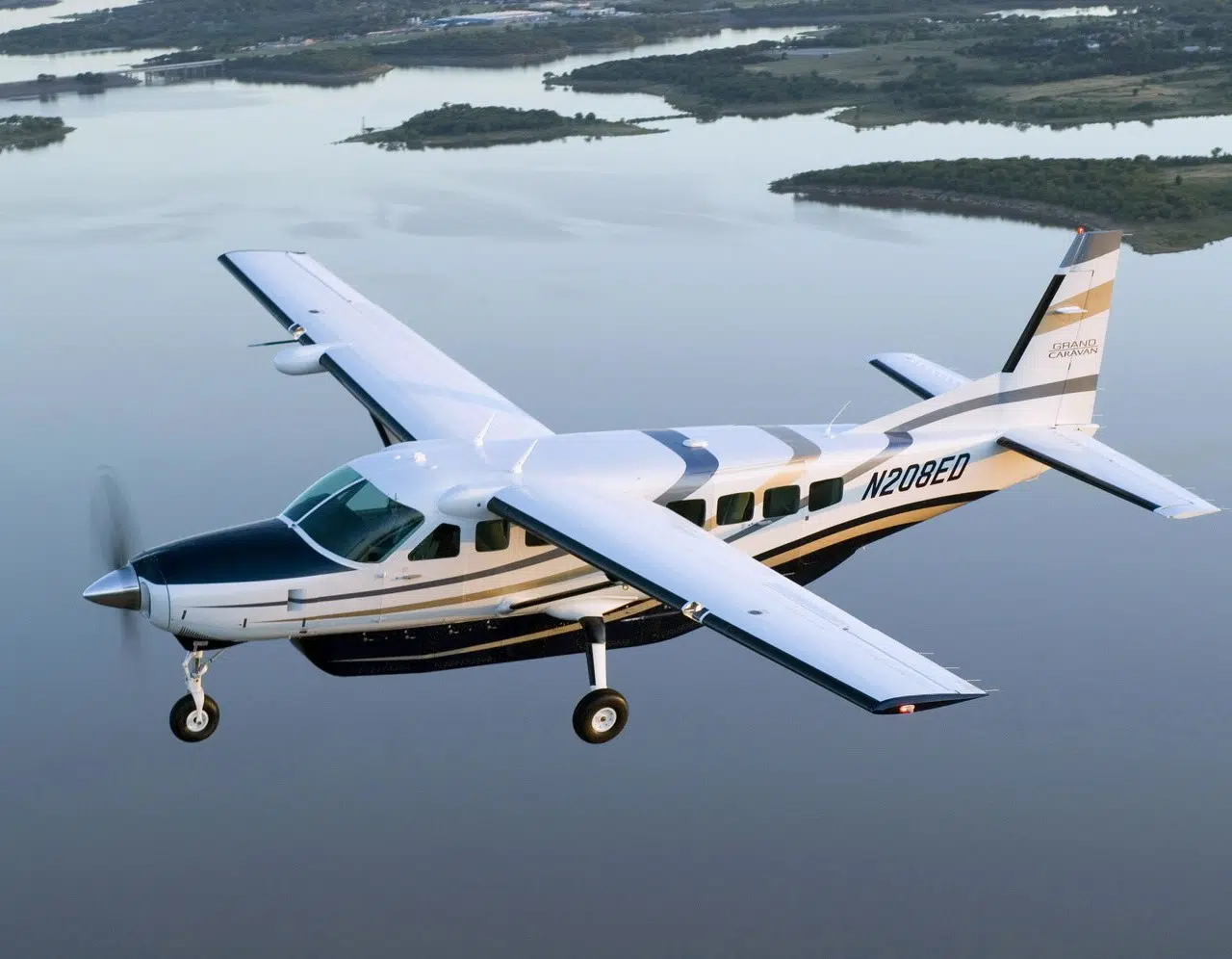 Cessna Caravan lake