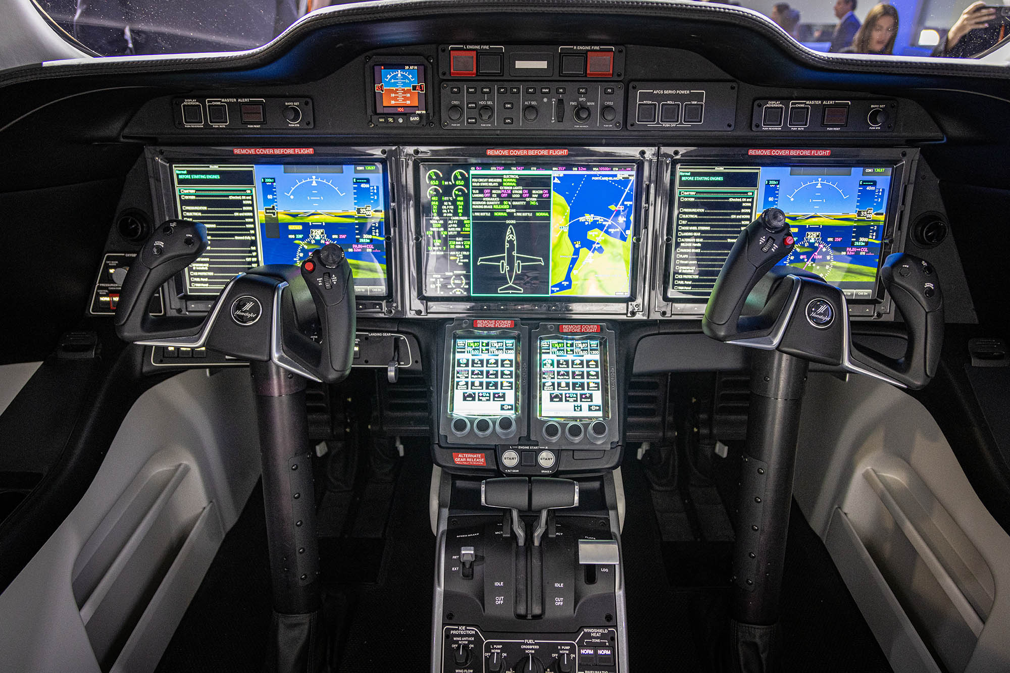 Honda Jet 2600 cockpit